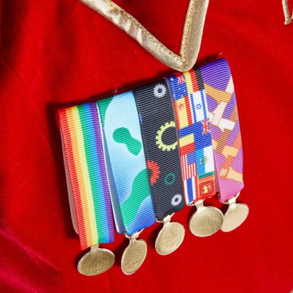 a-leading-role-preschool-fao-schwarz-toy-soldier-girl-costume-29829544771671_720x-6