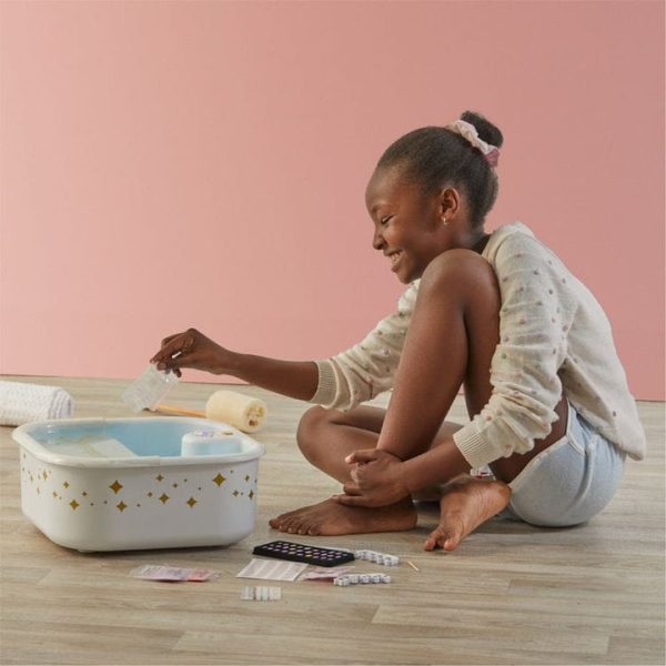 fao-schwarz-fashion-activity-and-roleplay-pampered-manicure-and-pedicure-spa-beauty-set-31300760469591_720x-4