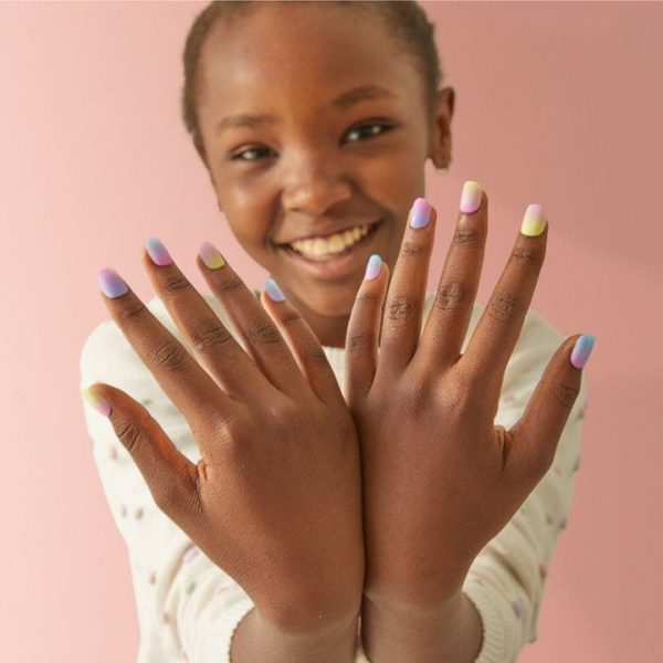 fao-schwarz-fashion-activity-and-roleplay-pampered-manicure-and-pedicure-spa-beauty-set-31300760993879_720x-4