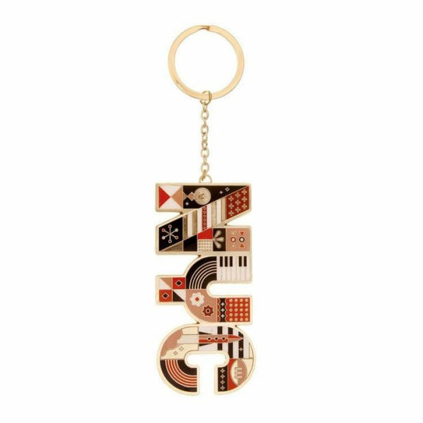 fao-schwarz-souvenirs-nyc-enamel-key-chain-14738239029335_720x