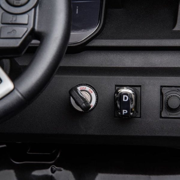 freddo-outdoor-24v-range-rover-hse-2-seater-ride-on-car-black-31275402068055_720x-4