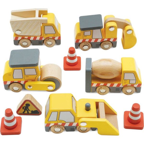 le-toy-van-preschool-7-piece-wood-construction-toy-cars-trucks-diggers-set-32562637406295_720x-2