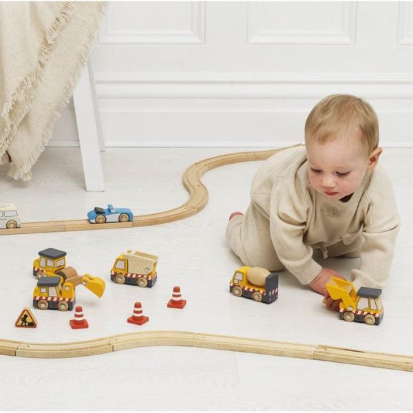 le-toy-van-preschool-7-piece-wood-construction-toy-cars-trucks-diggers-set-32562637766743_720x-10