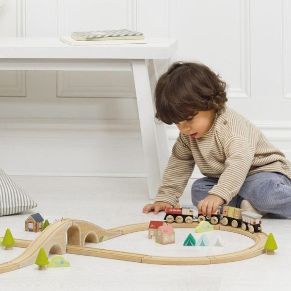 le-toy-van-preschool-figure-8-wooden-train-set-40-pieces-31480133746775_720x-5