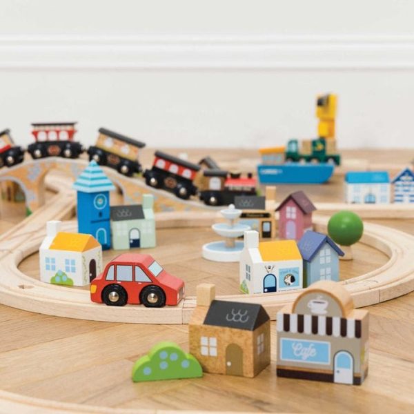 le-toy-van-preschool-royal-express-train-set-180-pieces-31479579770967_720x-2