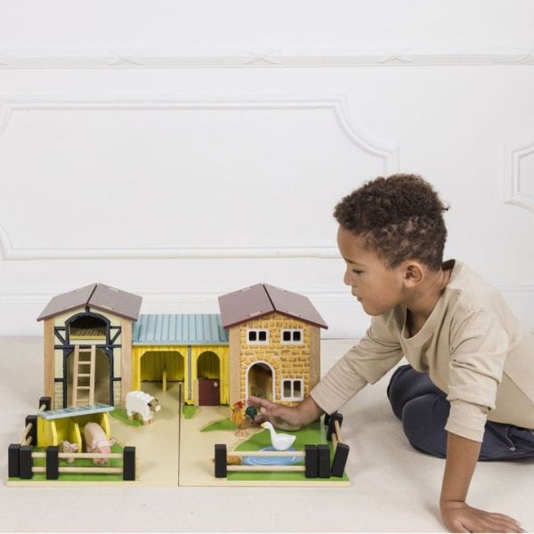 le-toy-van-preschool-wooden-farmyard-stables-31480124932183_720x-4