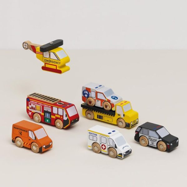 le-toy-van-preschool-wooden-set-of-7-emergency-vehicles-32563049594967_720x-5
