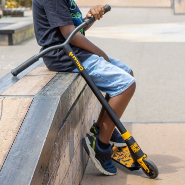 micro-kickboard-outdoor-corey-funk-signature-chilli-scooter-black-yellow-32481363755095_720x-3