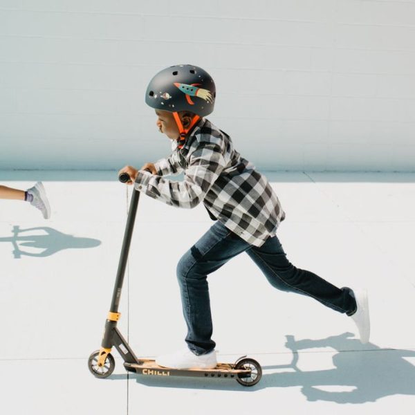 micro-kickboard-outdoor-corey-funk-signature-chilli-scooter-black-yellow-32481363787863_720x-1