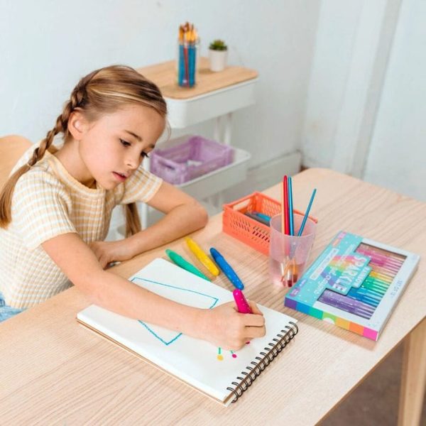 ooly-creativity-rainbow-sparkle-metallic-watercolor-gel-crayons-set-of-12-32126647238743_720x-2