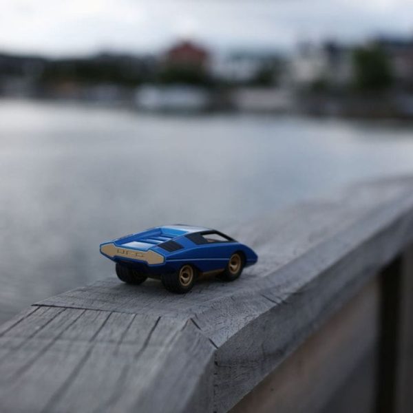 playforever-vehicles-ufo-leonessa-car-blue-31232044761175_720x-1