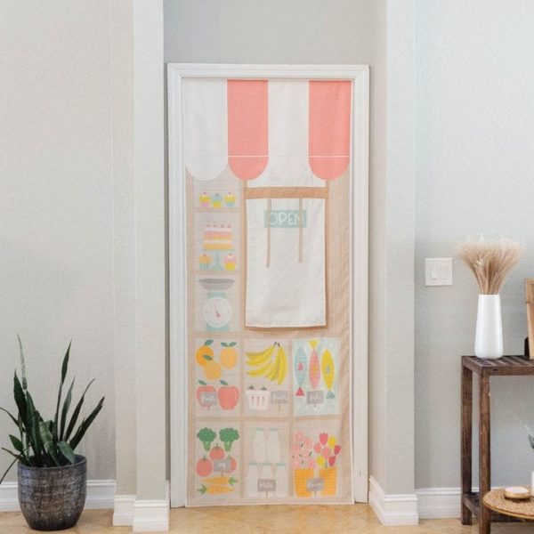 swingly-preschool-farmer-s-market-bakery-doorway-storefront-32302808203351_720x-1