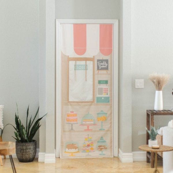 swingly-preschool-farmer-s-market-bakery-doorway-storefront-32302808629335_720x