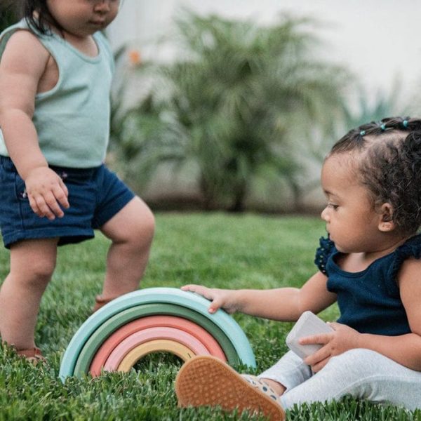 wonder-wise-infants-rainbow-nesting-blocks-32587213701207_720x-1